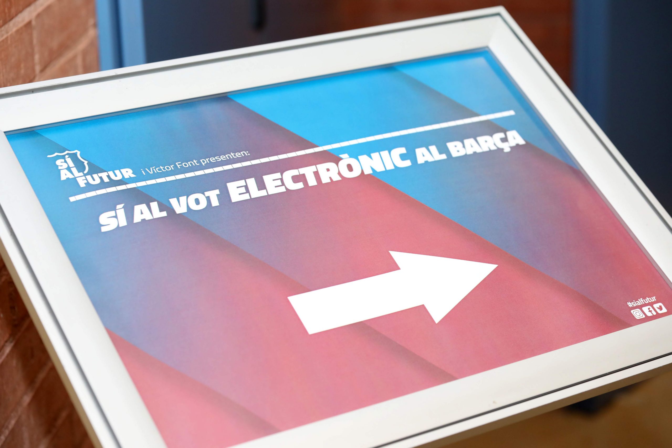 The pictures from the act about electronic voting by Sí al futur